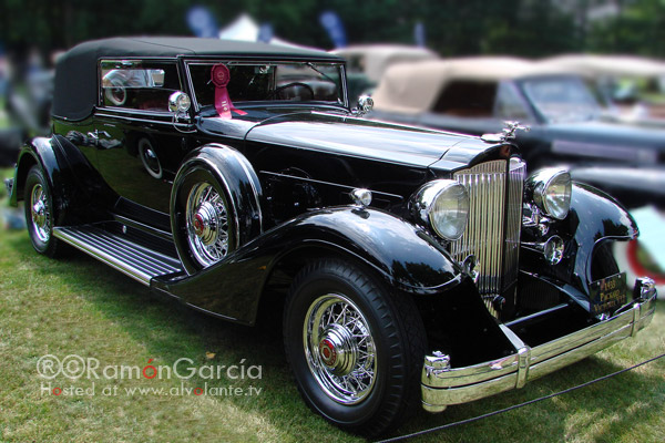 1933 Packard 1005 Convertible Victoria by Dietrich